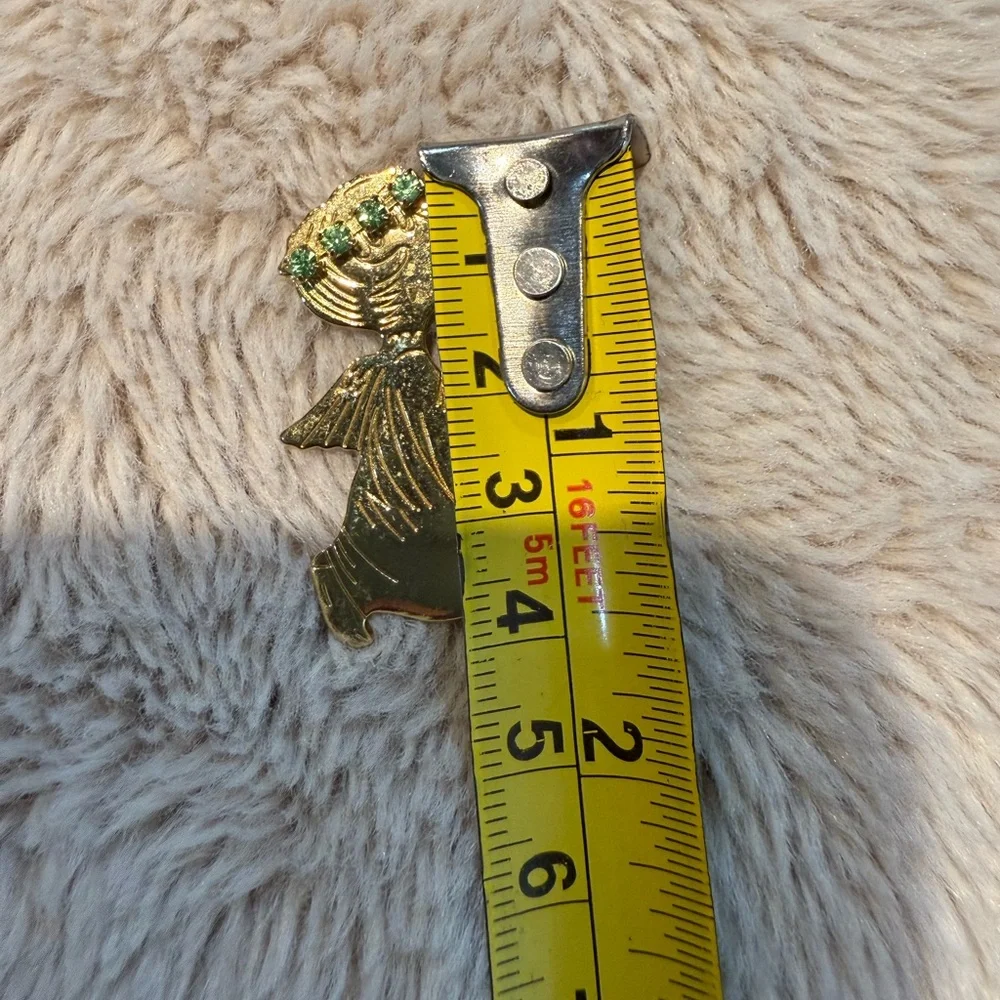 Vintage Gold Tone‎ Costume Green Rhinestone Angel Praying Pin 1.5”
